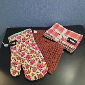 Tag Kitchen Textiles, 5 Pieces, NWT